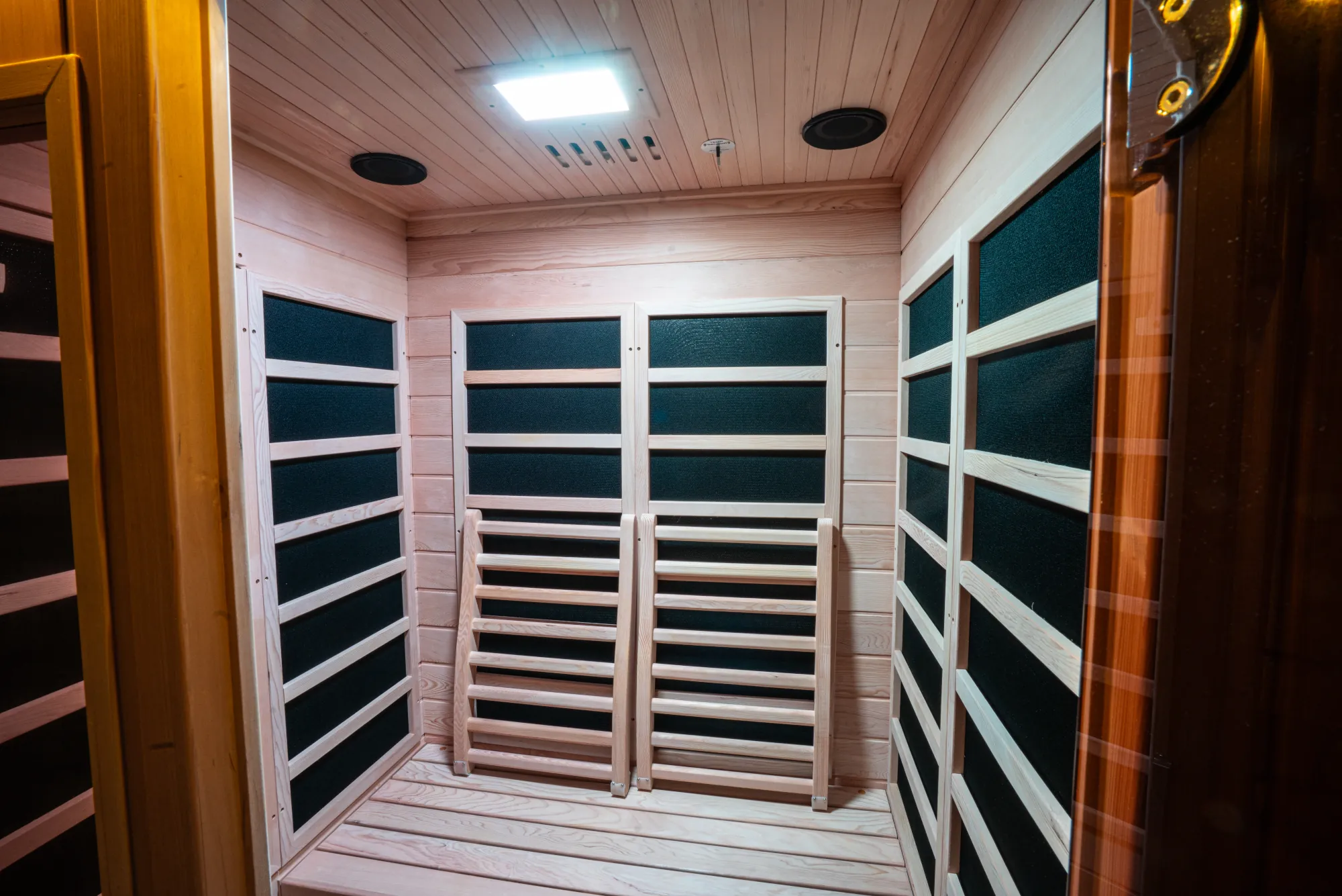 <p>Wohltuende Wärme in der Infrarotsauna</p>